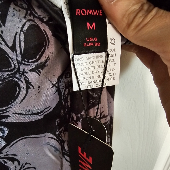 ROMWE Goth Skull & Floral Print Flare Pants - Picture 3 of 6